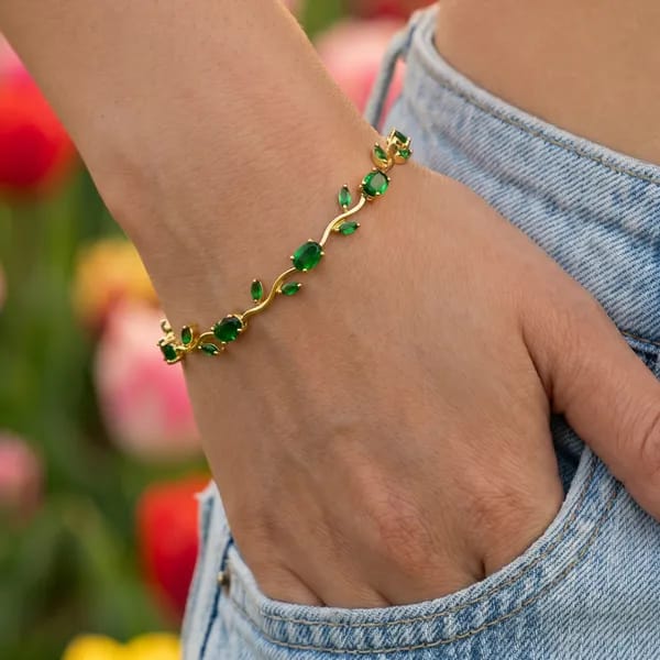 Tulip Bracelet, gold-tone imitation bracelet with crystal tulips on a chain